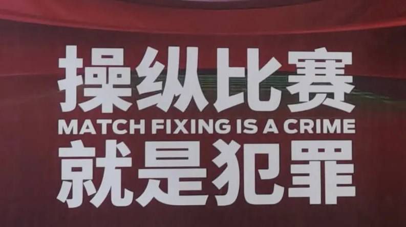 勒沃库森队内多名球员发挥出色，表现亮眼↓22岁博尼法斯：身价4000万欧，各项赛事23场16球8助，德甲10球7助20岁维尔茨：身价1亿欧，各项赛事23场8球12助，德甲5球7助23岁弗林蓬：身价5000万欧，各项赛事22场7球10助，德甲5球7助28岁格里马尔多：身价3500万欧，各项赛事24场9球7助，德甲7球6助